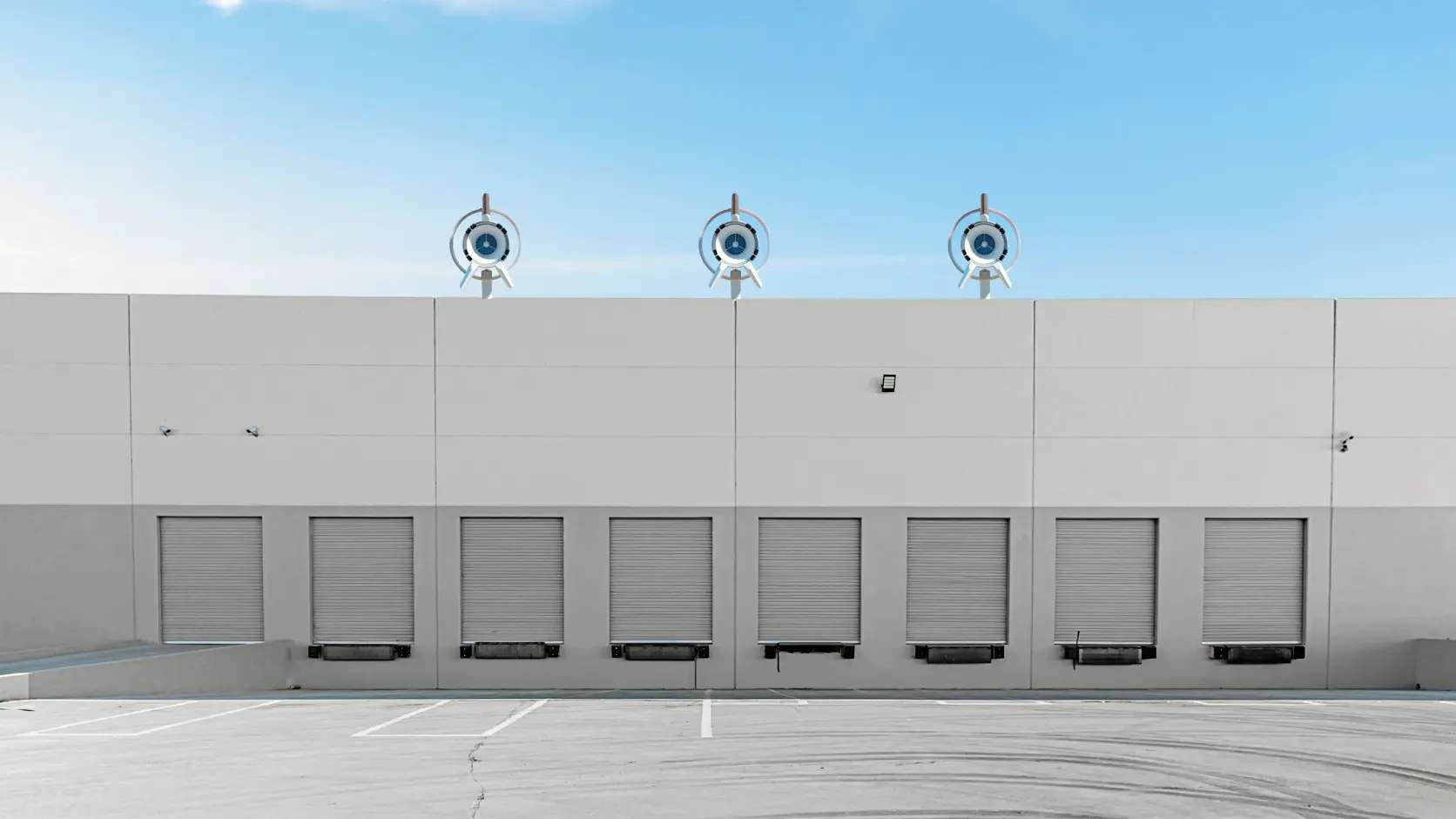 Autark durch Winkraft auf einer Lagerhalle